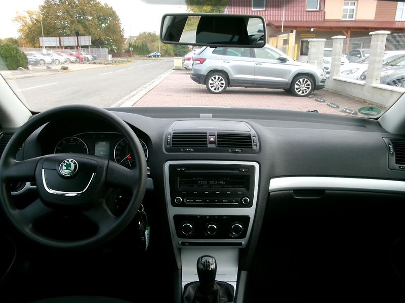 Škoda Octavia (2009) 1,4TSI KLIMA TEMP rozvody - fotka 13 z 32