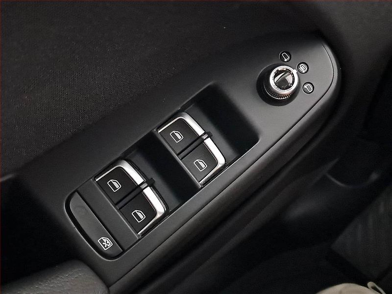 Audi A4 (2016) S-Line 2.0 TDI, Serv.kniha - fotka 16 z 19