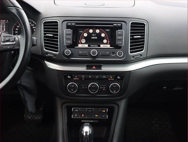 Volkswagen Sharan (2013) 2.0 TDI, Automat, 7 míst, ČR - fotka 10 z 22
