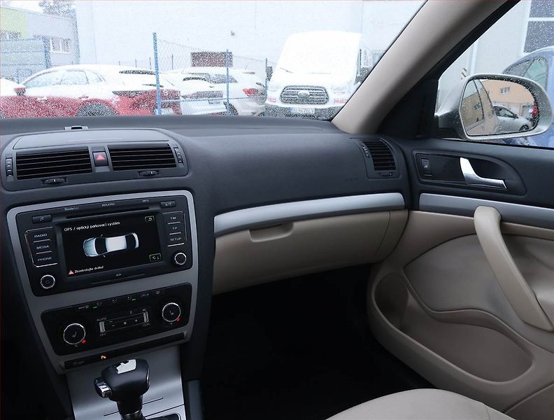 Škoda Octavia (2012) Ambition 2.0 TDI, Automat - fotka 8 z 17