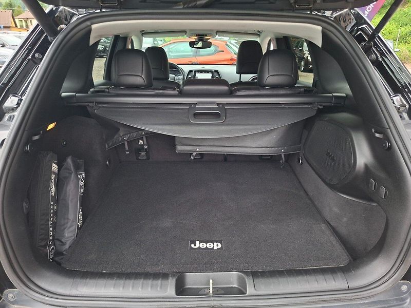 Jeep Cherokee (2019) 2.2M-JET 143kW 4X4 LIMITED - fotka 33 z 43