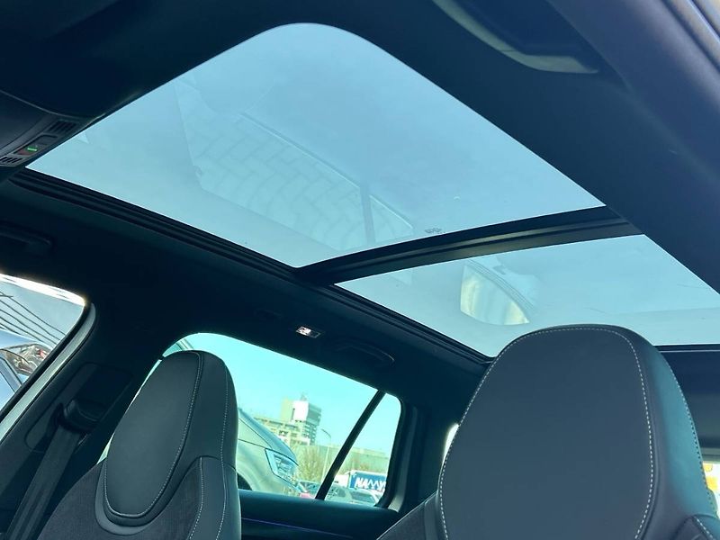 Škoda Superb (2021) kombi 2.0 TDI 7DSG Sportline - fotka 18 z 35