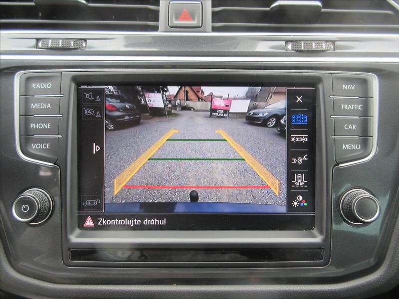Volkswagen Tiguan 2,0 TDI DSG 4x4 Led Comfortlin - fotka 13 z 21