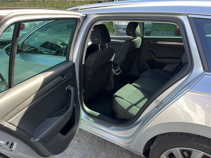 Škoda Superb (2022) 2,0 TDi 110 Kw DSG AMBIENTE + - fotka 10 z 18