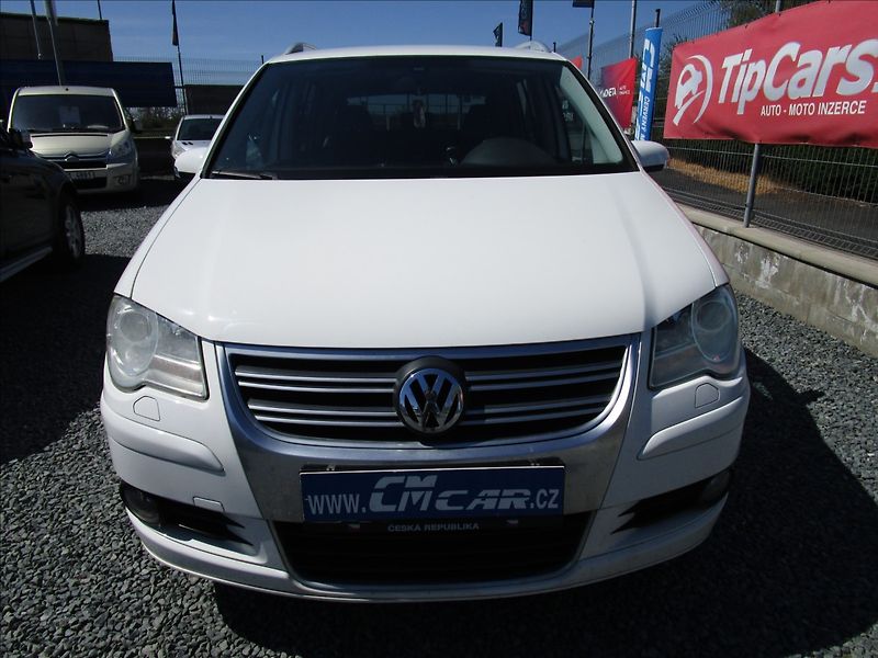 Volkswagen Touran 2.0TDi DSG Highline, 7 míst - fotka 2 z 49