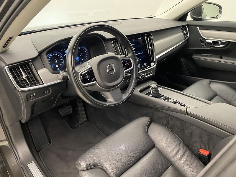 Volvo V90 B4 MOMENTUM AUT REZERVACE - fotka 4 z 48