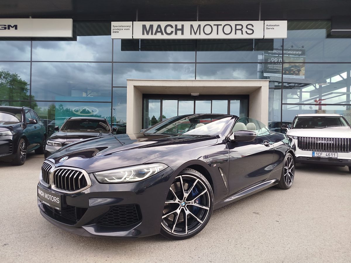 BMW M8 M850i xDrive Cabrio MAX výbava