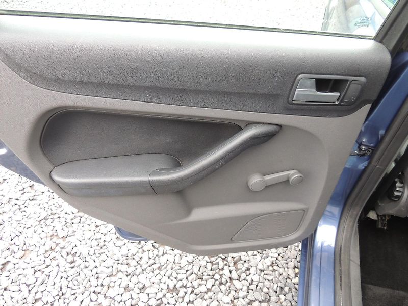 Ford Focus (2006) 1,6TDCi,80kw,Combi,klima - fotka 24 z 30