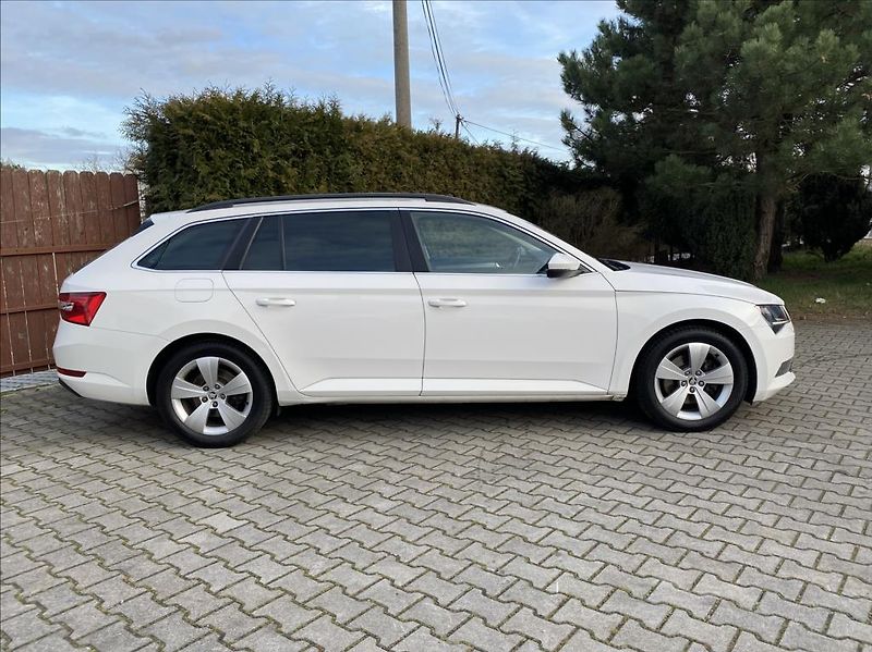 Škoda Superb 2,0 TDI  Ambition / NAVI - fotka 7 z 41