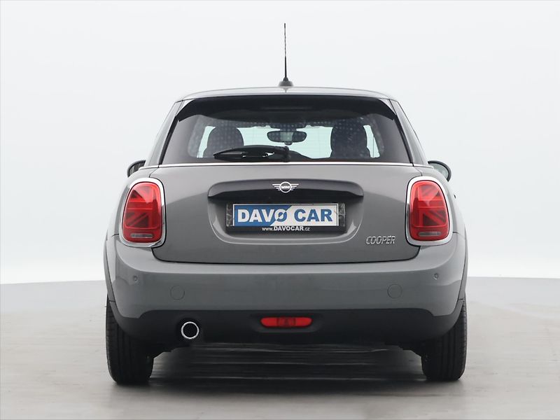Mini Cooper 1,5 100 kW 1.Maj. Aut.klima - fotka 6 z 28