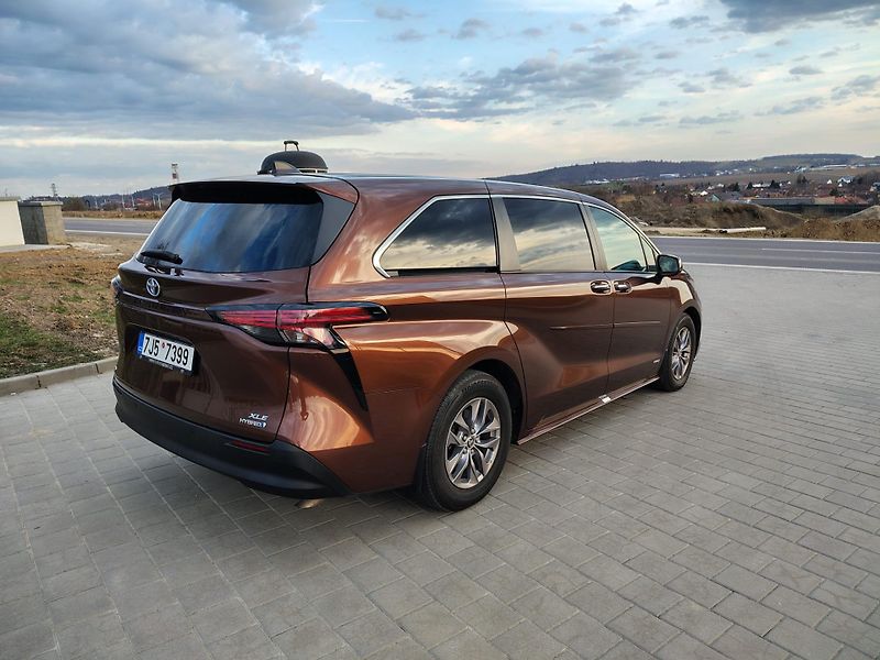 Toyota Sienna (2021) XLE 2.5 HYBRID AWD, 7 MÍST - fotka 7 z 14