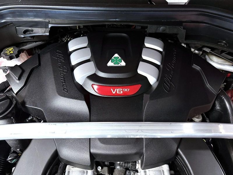 Alfa Romeo Stelvio (2026) 2.9 V6 BiTurbo 520k QV COLLEZI - fotka 10 z 28