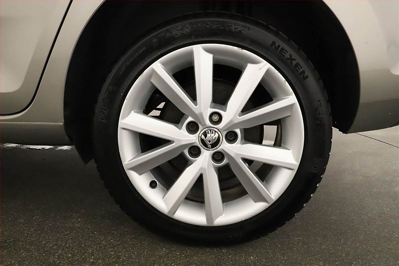 Škoda Rapid (2014) Spaceback 1.6 TDI, Automat - fotka 12 z 15