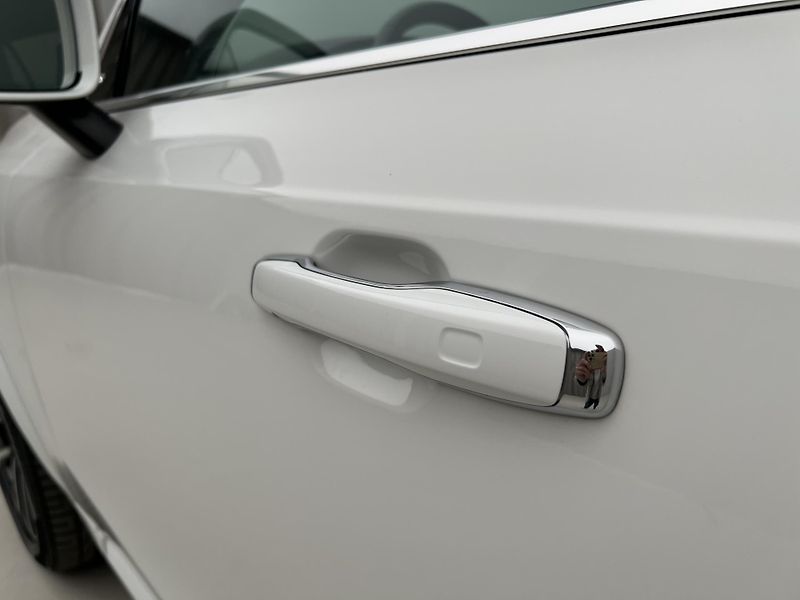 Volvo XC90 D5 AWD MOMENTUM CZ - fotka 15 z 33