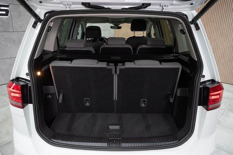 Volkswagen Touran 1.5 TSI TAŽNÉ*7.MÍST*DPH*ČR 1M - fotka 41 z 46