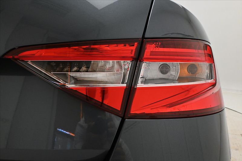 Škoda Superb 1,5 TSI 110 kW Ambition Záruka - fotka 29 z 30