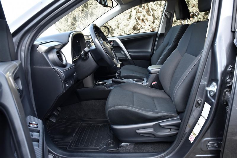 Toyota RAV4 2.2 D4-D AWD,XENONY,KAMERA,ČR - fotka 7 z 49
