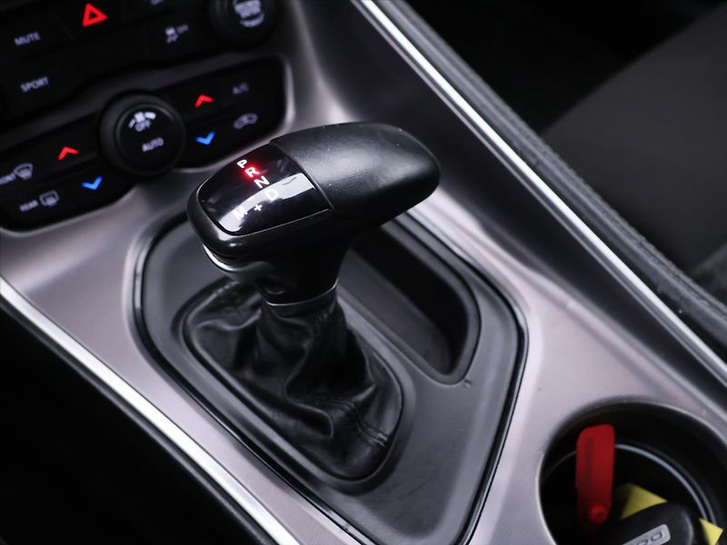 Dodge Challenger 3,6 V6 227kW Automat SXT - fotka 24 z 33