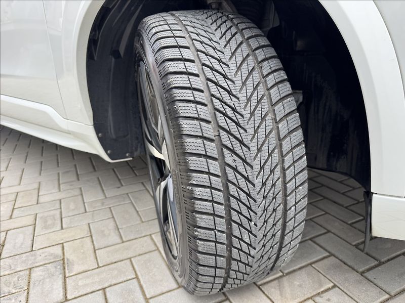 Volvo XC90 2,0 T6 AWD Drive-E 2.0L R-Desi - fotka 45 z 50