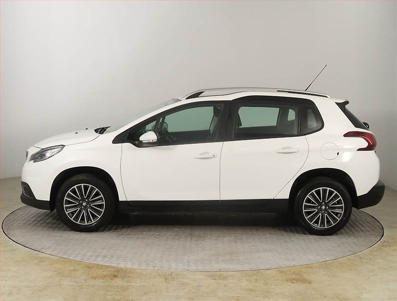 Peugeot 2008 (2018) 1.2 PureTech, Park. senzory - fotka 3 z 16
