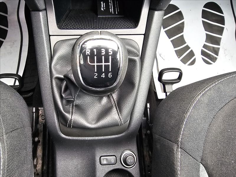 Škoda Yeti 1,4 TSi 90KW Adventure NAVI TZ - fotka 22 z 44