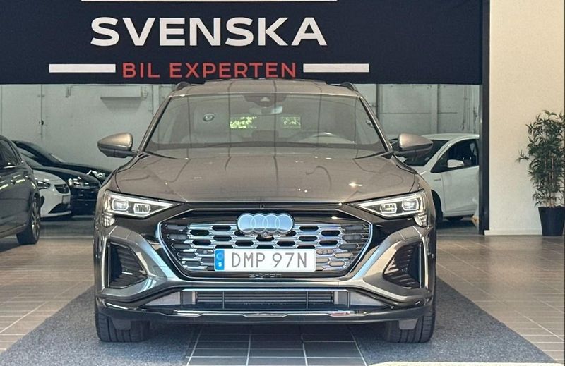 Audi Q8 e-tron 55 Q SoH 97% 360k Pano Tažné - fotka 6 z 34