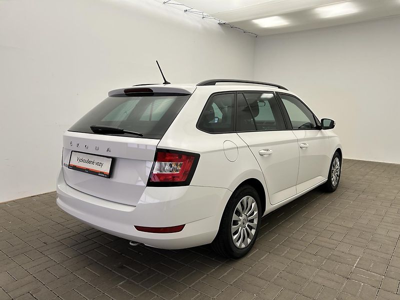 Škoda Fabia 1.0 TSI Active Plus - fotka 2 z 21