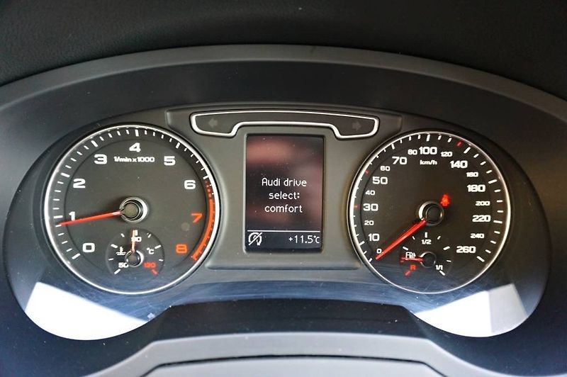 Audi Q3 (2013) 2,0 TFSI 125 kW - fotka 29 z 45