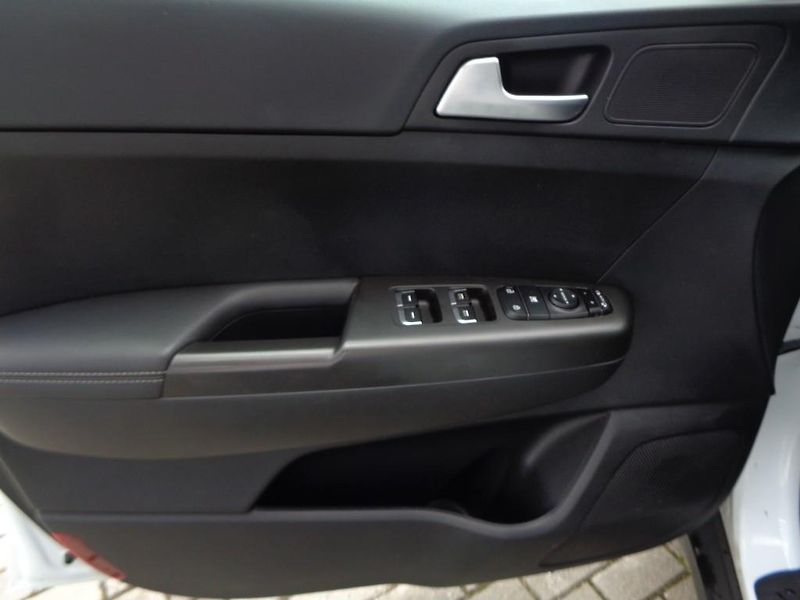 Kia Sportage 1.6 T- GDI 130 kW  M6F - fotka 11 z 29