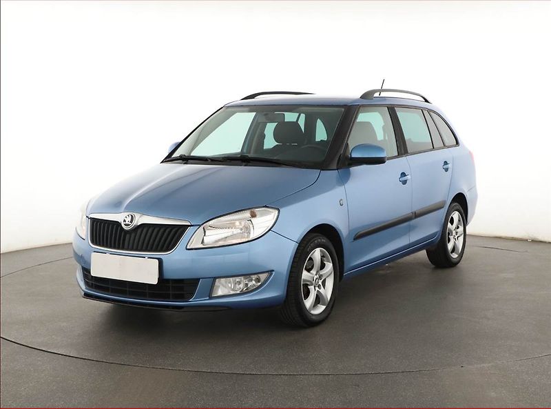 Škoda Fabia (2013) Ambition 1.2 TSI, Serv.kniha - fotka 2 z 12