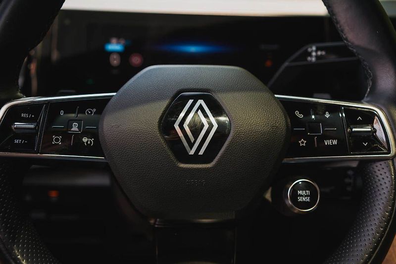 Renault Espace (2023) E-Tech FHEV 200 - fotka 19 z 33