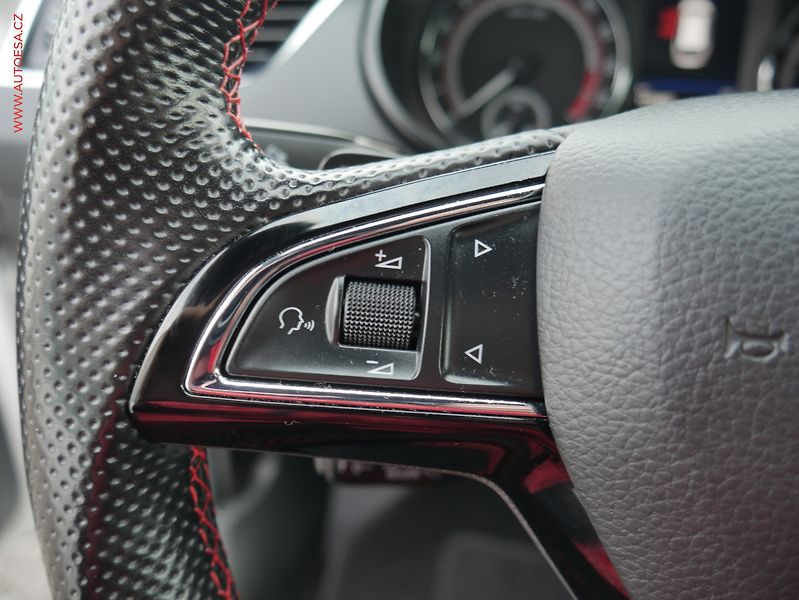 Škoda Octavia (2019) 2.0 TDi, RS, DSG, LED - fotka 21 z 26