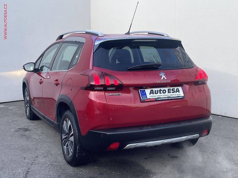 Peugeot 2008 (2018) 1.2 PT, Allure, AT, panor - fotka 6 z 18