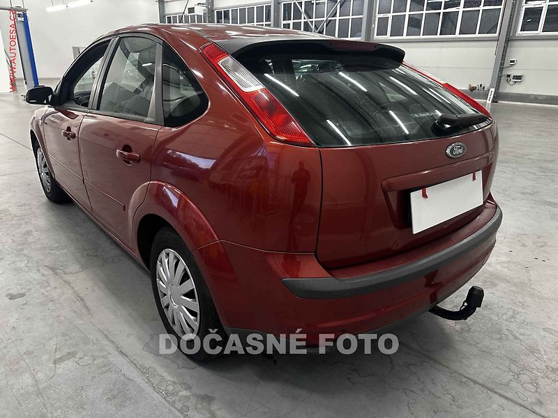 Ford Focus (2007) 1.6i, AC, tažné - fotka 2 z 3