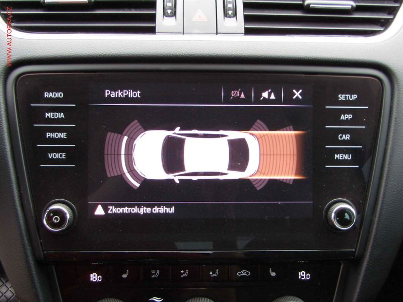 Škoda Octavia (2020) 2.0TDi, ČR, Style, LED, +pneu - fotka 20 z 20