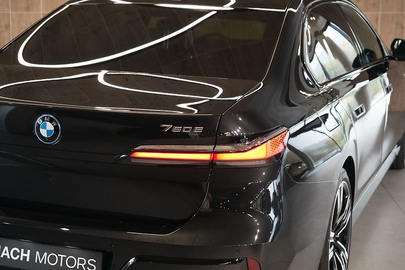 BMW Řada 7 750e xDrive,Televize,EL. dveře - fotka 9 z 50