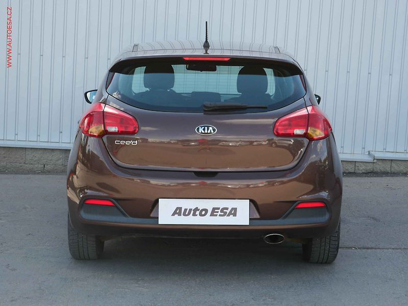 Kia Ceed (2016) 1.4 i, 2.maj,ČR, servis - fotka 5 z 15