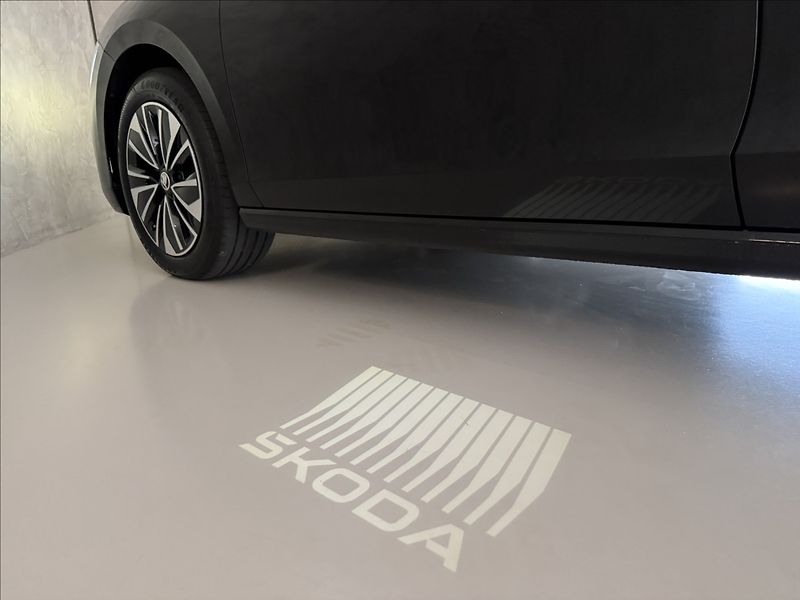 Škoda Superb 2,0 TDi  DSG Selection Assist - fotka 49 z 50