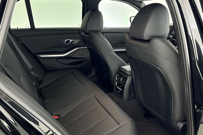 BMW Řada 3 řady 3 | 320d xDrive - fotka 12 z 26