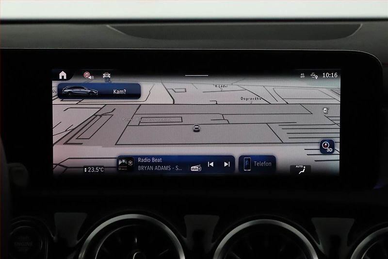 Mercedes-Benz CLA (2025) 200, AMG Line, Matrix, Kamera - fotka 14 z 27
