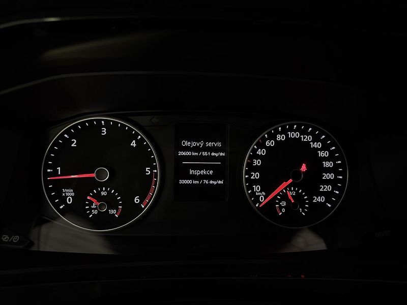 Volkswagen Multivan 2.0TDI 150kW COMFORT 2XALU - fotka 19 z 42