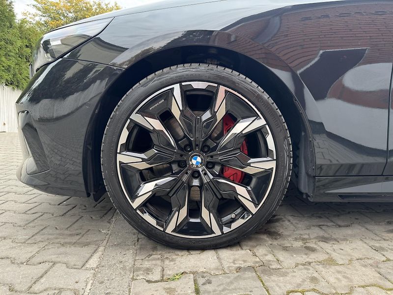 BMW Řada 5 540xD-M PRO-R21-PANO-B&W-TAŽ - fotka 35 z 35