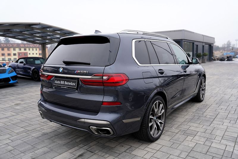 BMW X7 M50i xDrive/AT9/22/ČR/530 PS - fotka 6 z 49