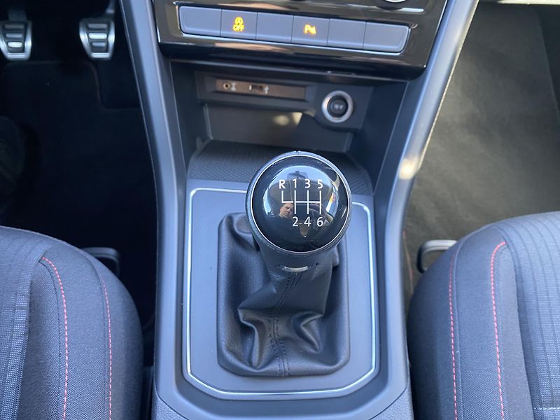 Volkswagen Touran 1.4TSI 110kW- 1xMAJ.-LED- NAVI - fotka 32 z 50