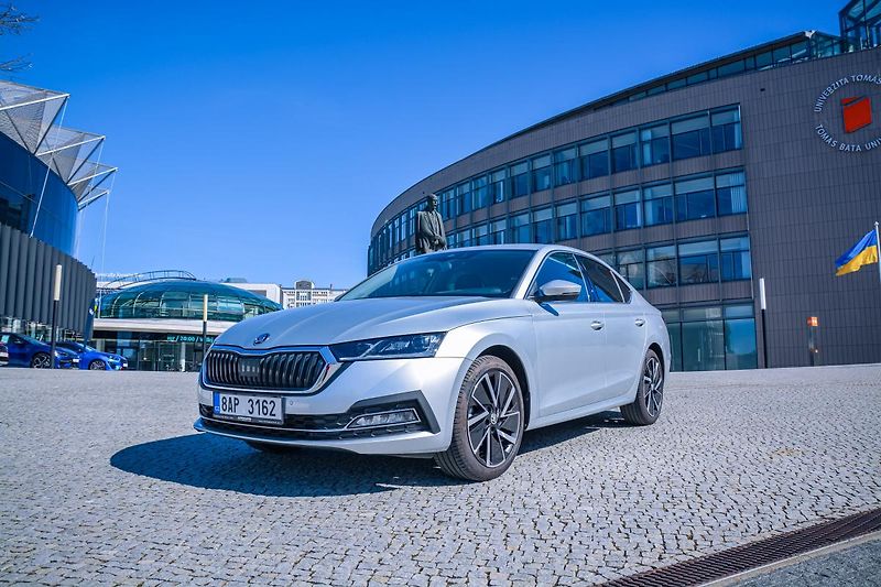 Škoda Octavia Style Plus Navigace 18 kola ČR - fotka 12 z 76