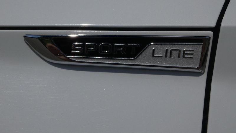 Škoda Superb 2.0 TDI DSG 4x4 Sportline 147k - fotka 27 z 29