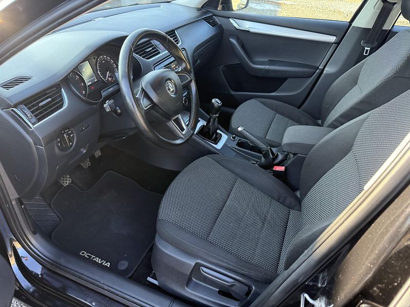 Škoda Octavia 1,4TSI 103kW Ambiente - fotka 8 z 21