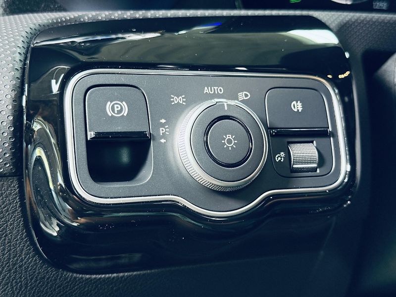 Mercedes-Benz CLA (2023) 180*AMG*KEYLESS*KAMERA*CZ - fotka 23 z 40