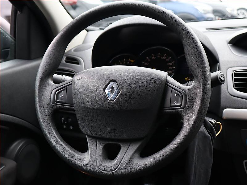 Renault Fluence (2012) 1.6 16V, nová STK, servisované - fotka 13 z 15
