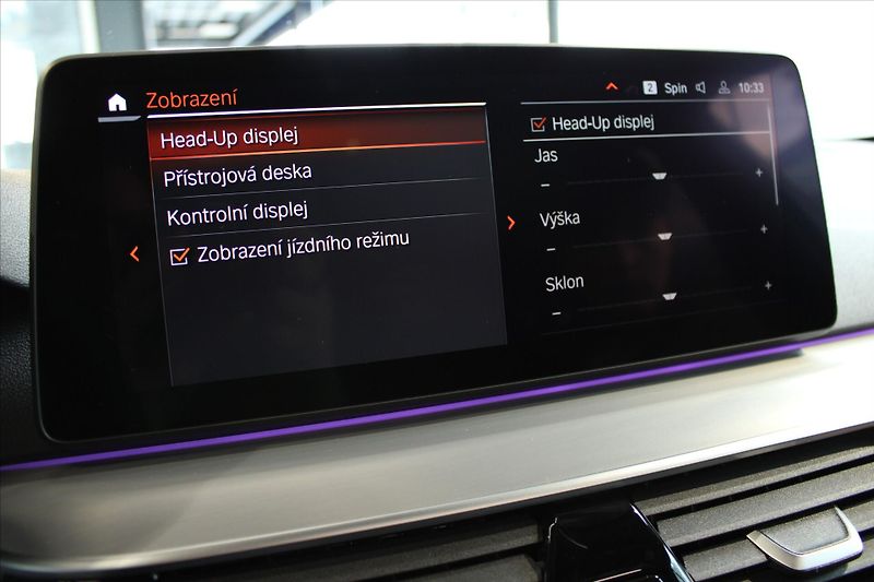 BMW Řada 5 530d xDrive M Sport DAProf/360 - fotka 22 z 35